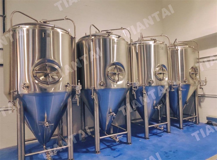 beer equipment, brewery, brewery equipment, beer carbonation, carbonation stone, bright beer tank, brite tank, brite beer tank, brewery brite tank, brewery brite beer tank, beer conditioning tank